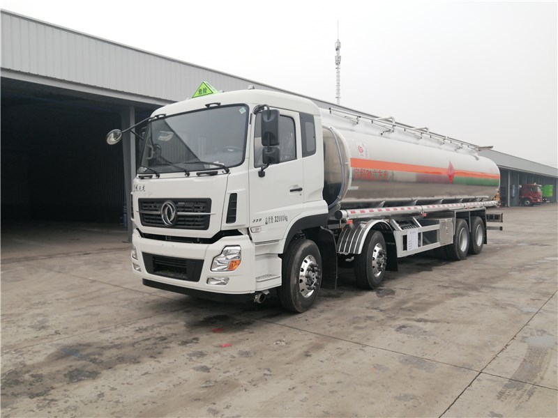 特價(jià)處理一輛東風(fēng)4.43方東風(fēng)多利卡加油車(chē)-已上好戶