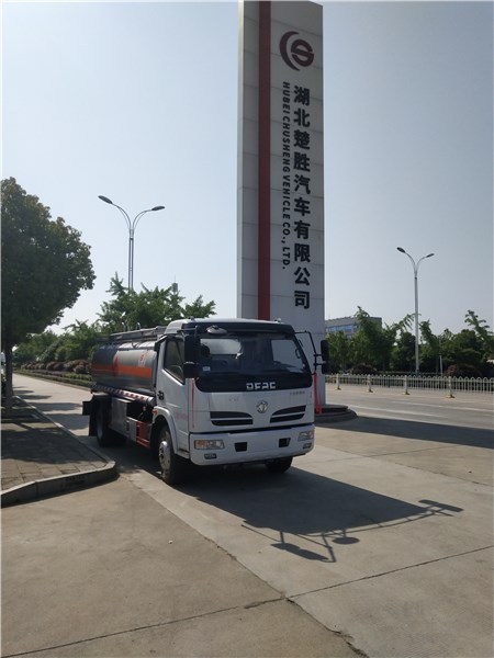 現(xiàn)車(chē)處理：解放前四后八鋁合金油罐車(chē)