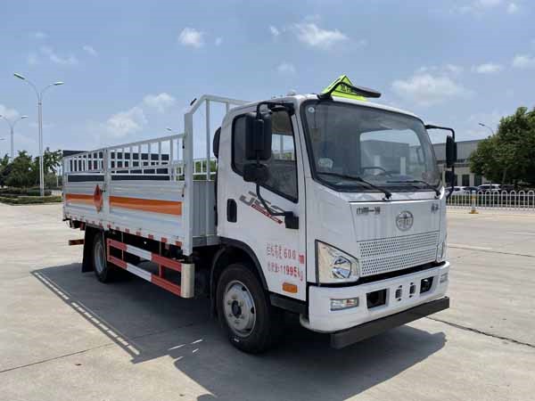CSC5120TQPCA6型氣瓶運(yùn)輸車(chē)