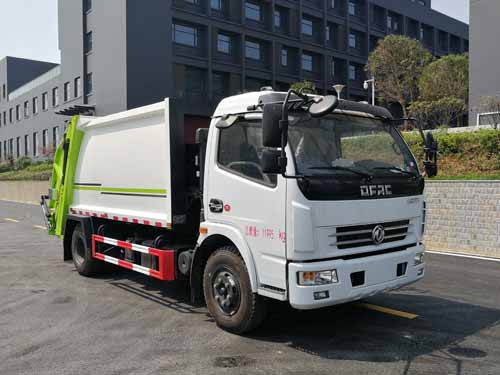 東風(fēng)多利卡壓縮式垃圾車(chē)簽訂成功